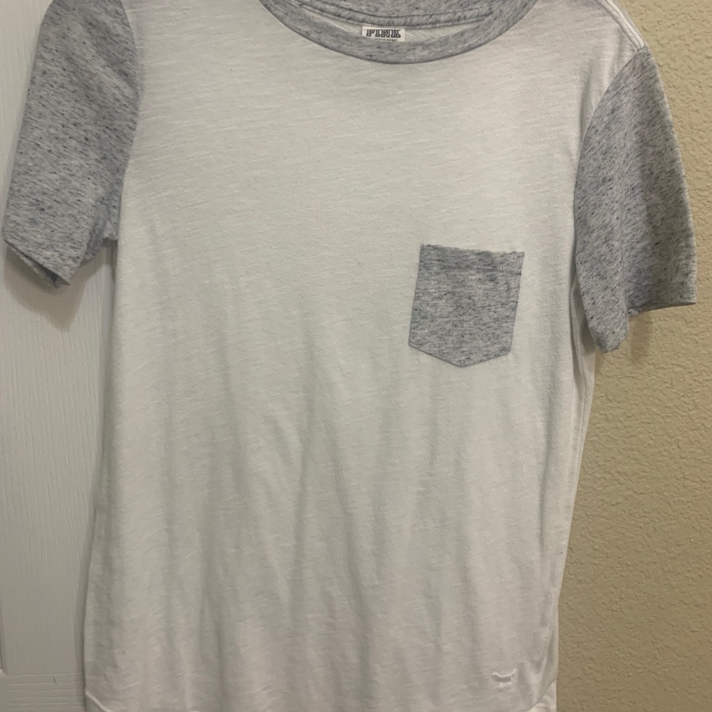 ✨ PINK ✨White and grey tee